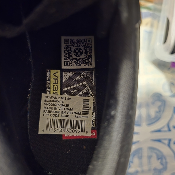 NEW Vans Men's Black Sneakers - Picture 8 of 8